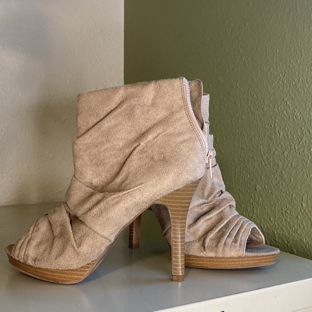 Fioni tan suede size 7.5 peep toe high heels also have them in black 8s - Picture 4 of 7